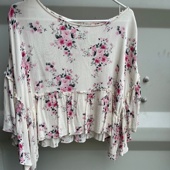 -Francesca’s Mi Ami- Cottage Core Floral Top with Flare Sleeves - Picture 6 of 10